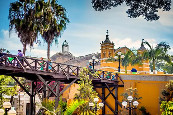 Passeio ao centro histórico de Lima + culinária peruana + Barranco